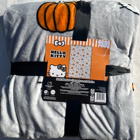 Hello Kitty Halloween Blanket | Fall Pumpkin Plush Blanket Twin 60x90 NWT 🎃👻🧡 - Picture 2 of 5